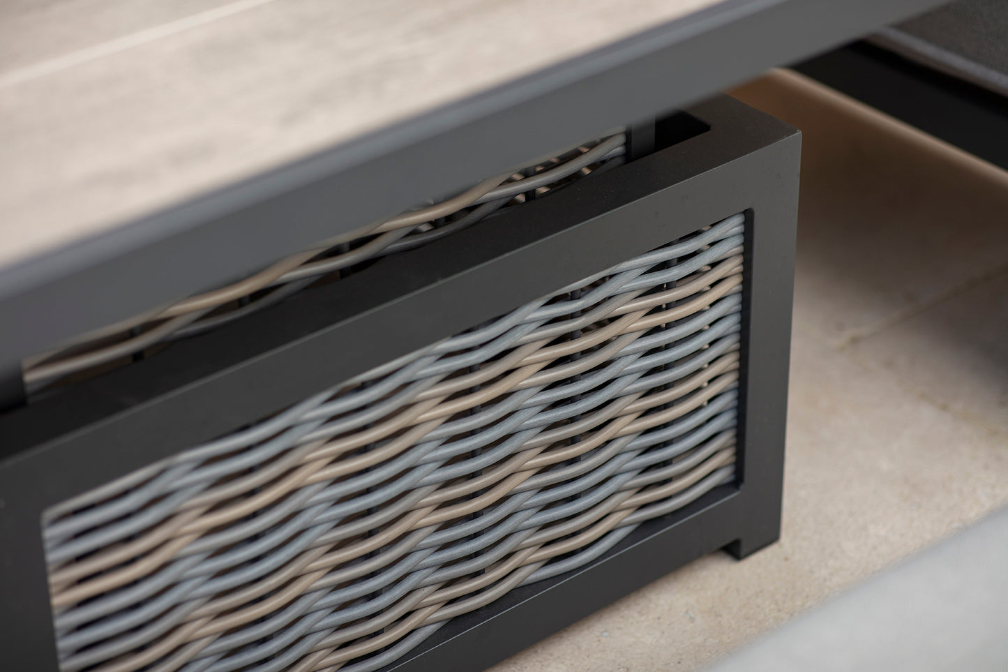 Bramblecrest Tuscan Square Modular With Adjustable Table