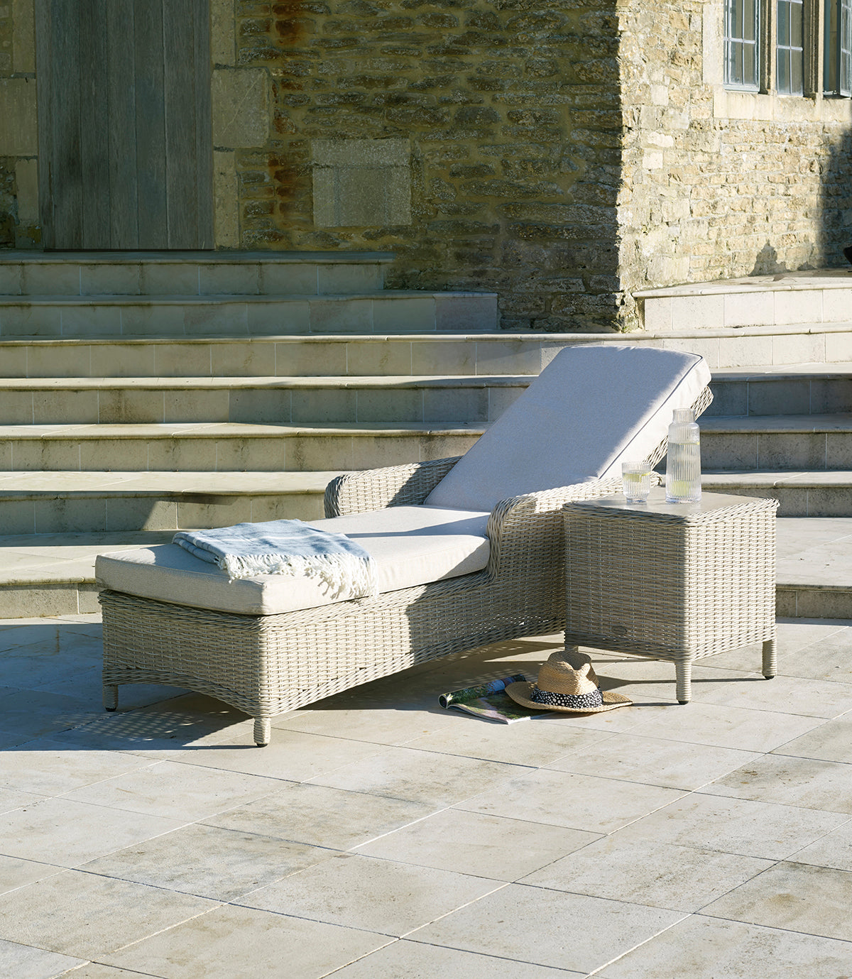 Bramblecrest Chedworth Lounger and Coffee Table Set
