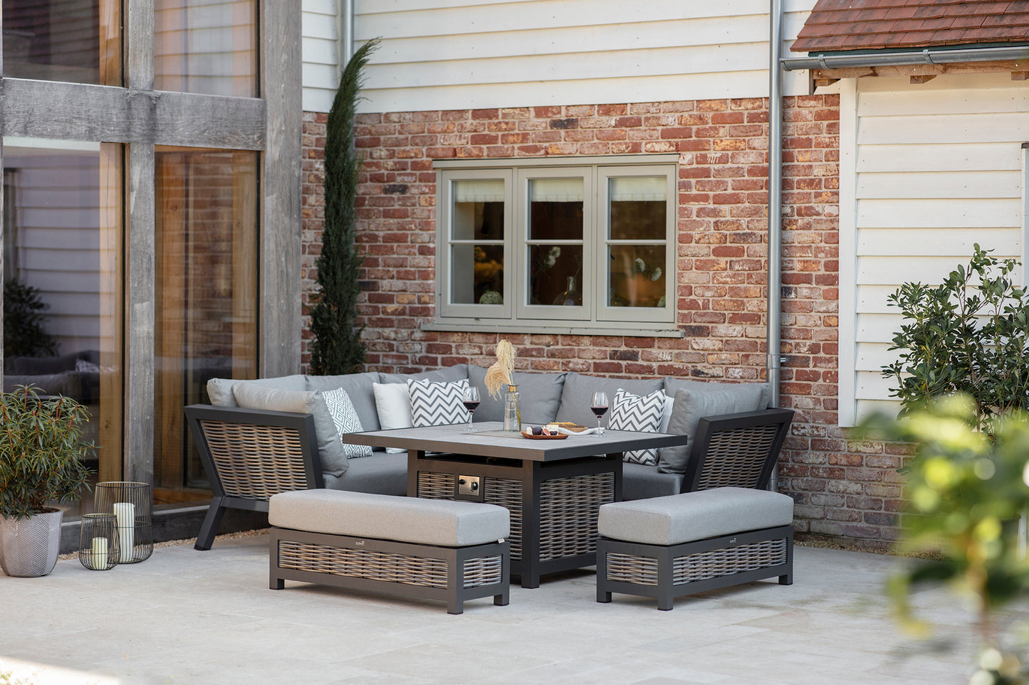 Bramblecrest Tuscan Square Modular with Firepit