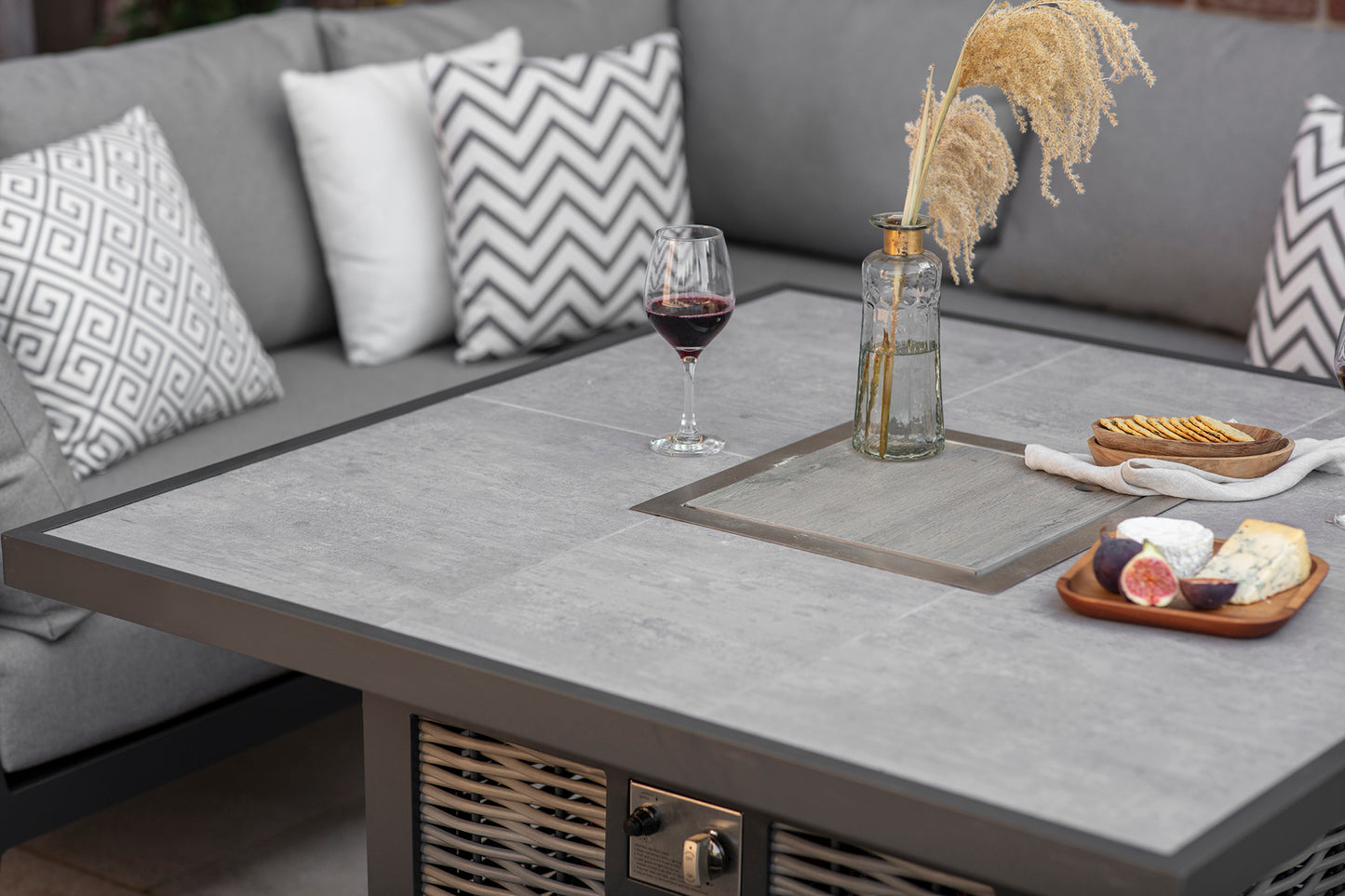 Bramblecrest Tuscan Square Modular with Firepit