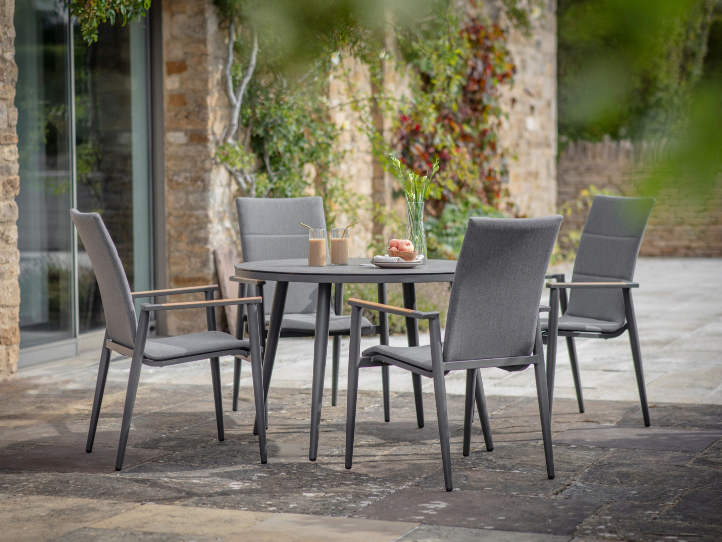 Bramblecrest Sofia Deluxe 4 Seat Round Set