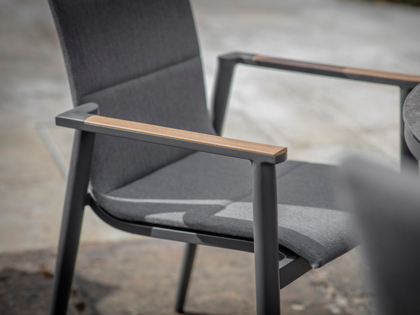 Bramblecrest Sofia Deluxe 4 Seat Round Set